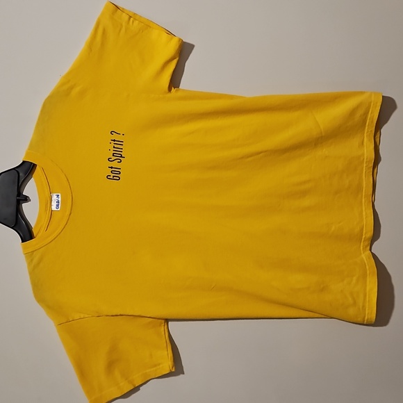 'Got Spirit?' Yellow Short Sleeve Graphic Tee Med. Airline Or Attitude? Gildan - Picture 1 of 6
